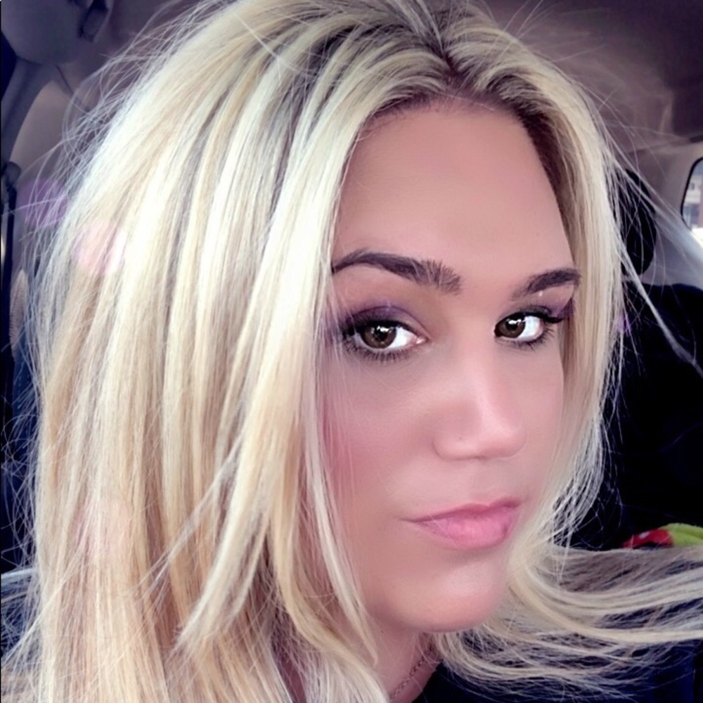 Meet your Posher, Lauren Nicole🤗